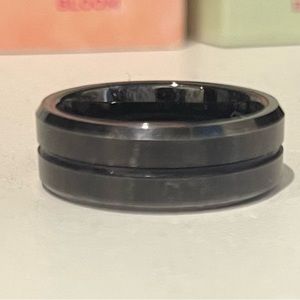 Men’s black tungsten ring. Size 10